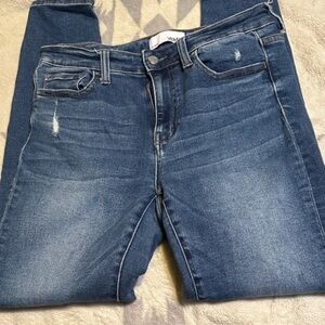 142.  Vervet Women's Blue distressed Skinny Jeans size 29